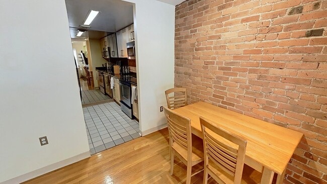 Photo - 103 Gainsborough St Unidad 204