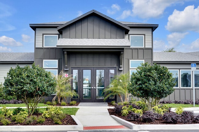 Building Photo - Magnolia at Lake Hamilton