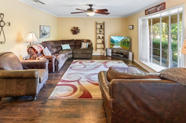 123 Hiett Ln