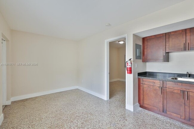 Photo - 6001 NW 14th Ave Unidad 3