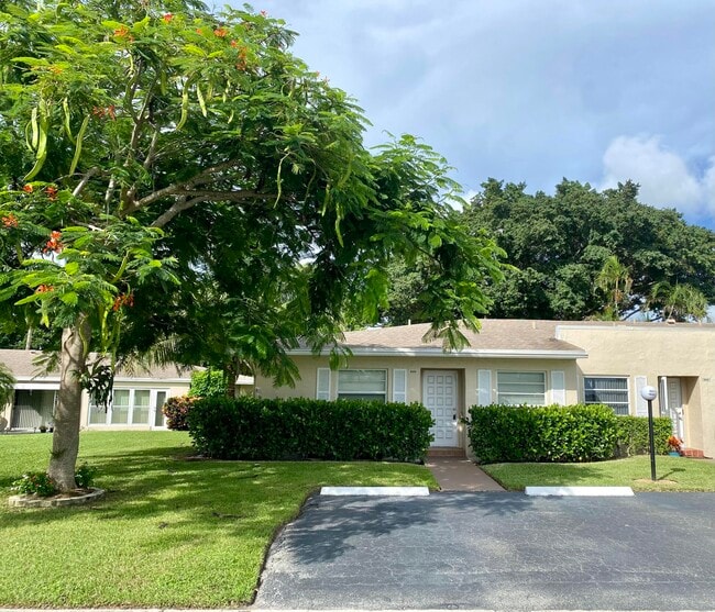 Building Photo - 8665 Chevy Chase Dr Rental