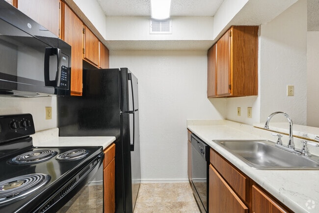 1BR, 1BA - 650SF - Kitchen - The Gallery Apartments