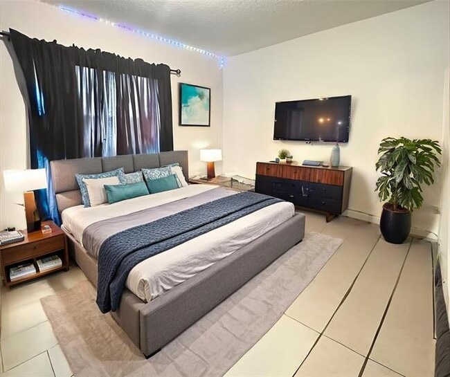 Building Photo - 3720-3726 NW 115th Way Unit 3724