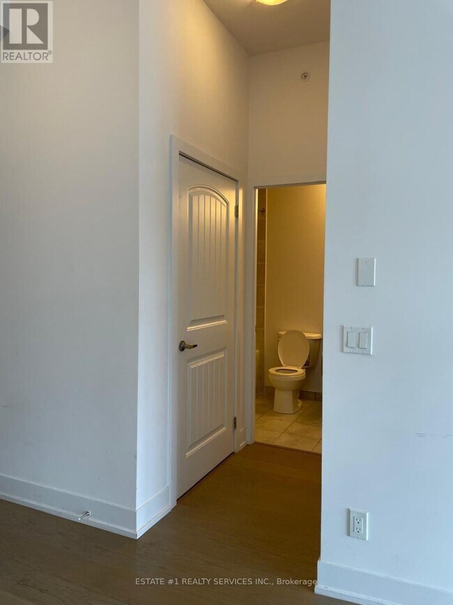 Photo - 7 Kenaston Gardens Unit 812