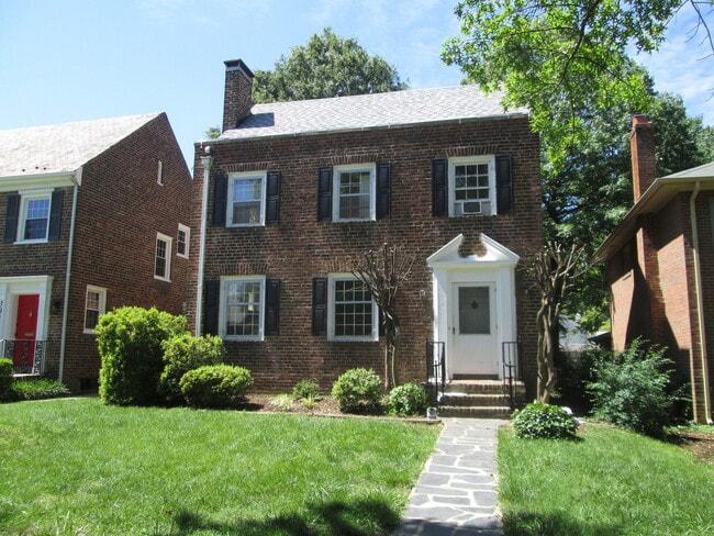 -- AVAILABLE JULY 17TH -- 3 BR / 1 BA Bric... - -- AVAILABLE JULY 17TH -- 3 BR / 1 BA Bric... Casa
