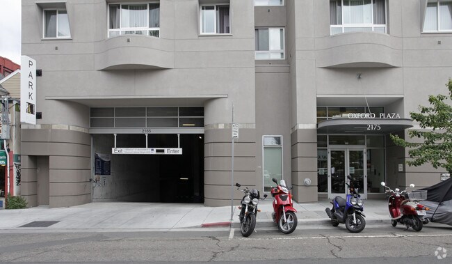 Photo - Oxford Plaza