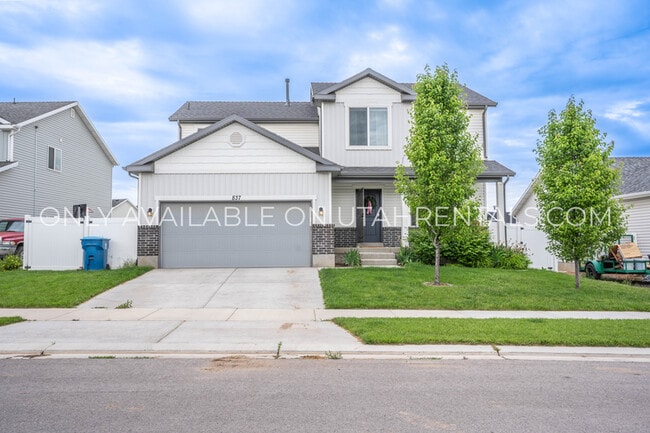 Photo - 837 N 150 W House