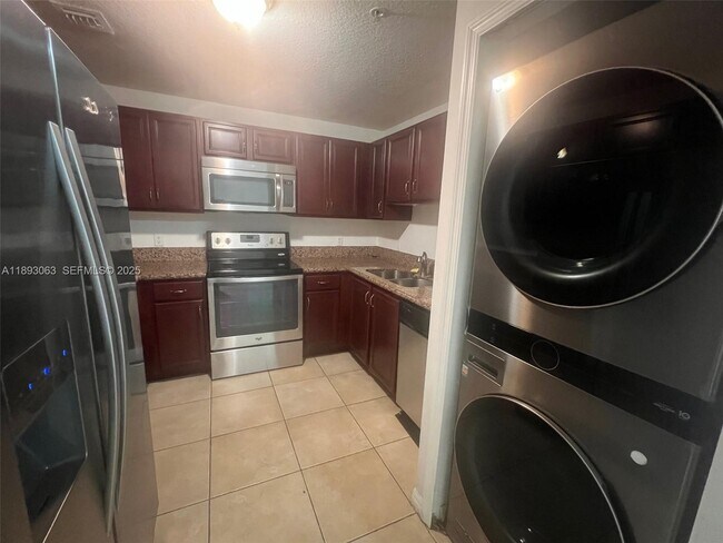 Building Photo - 5271 SW 8th St Unit 311