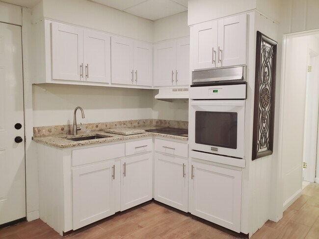 Photo - 47 Whitmore Ln Unit 1