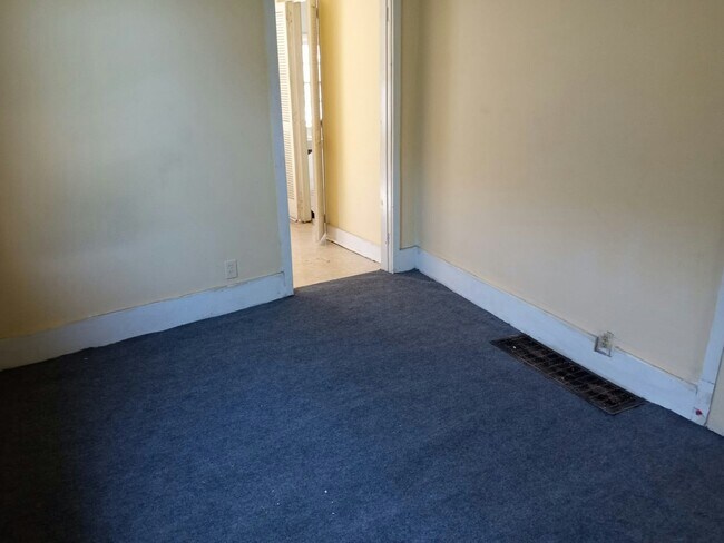Photo - 437 E 9th St Unit Apt-A