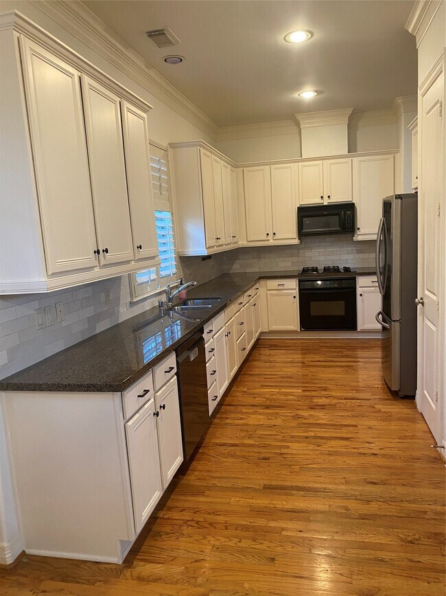 Photo - 1421 Bremond St