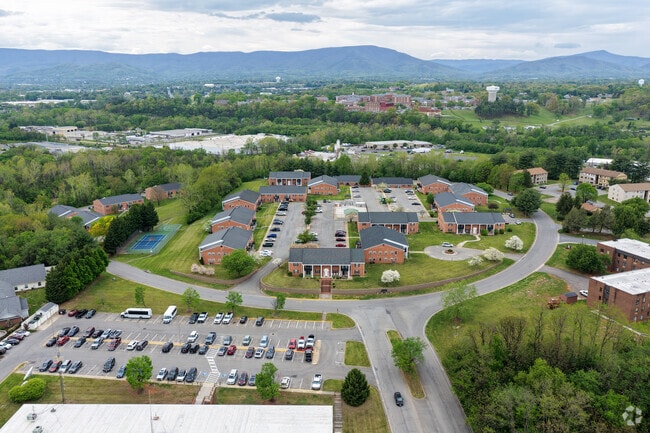 Aerial Context - Brandon Point Apartments