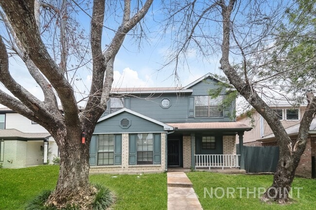Building Photo - 3 BR/2BA | Updated Single Family Home | Private backyard | In Dallas!