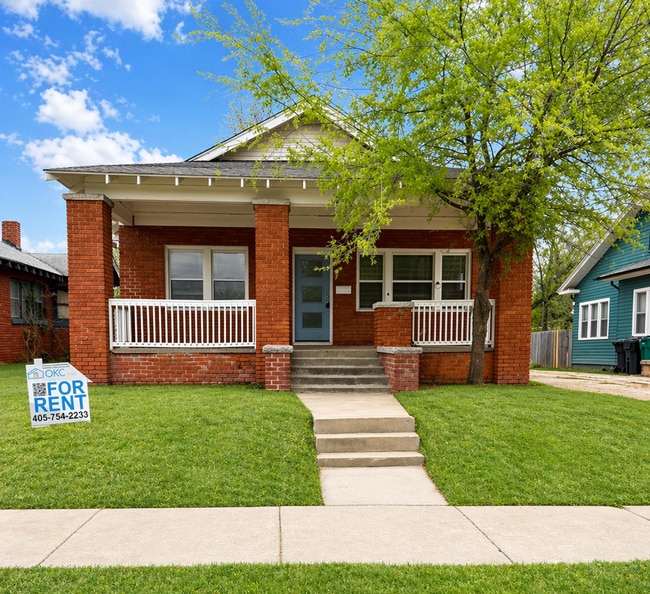 Building Photo - Updated 3 Bed Home Near Downtown OKC | W/D Included + Driveway Parking