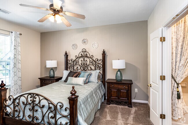 1BR, 1BA - 940SF - The Woods of Cherry Creek Apartment Homes