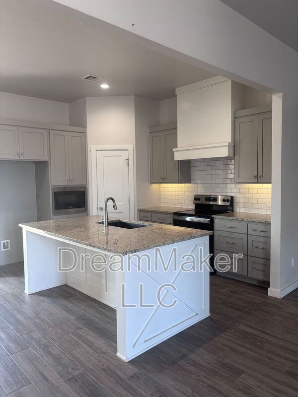 Photo - 5256 Red Maple Ave