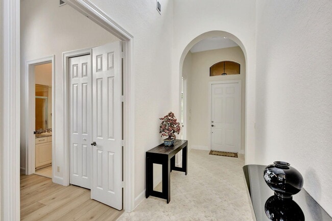 Photo - 3553 Collonade Dr
