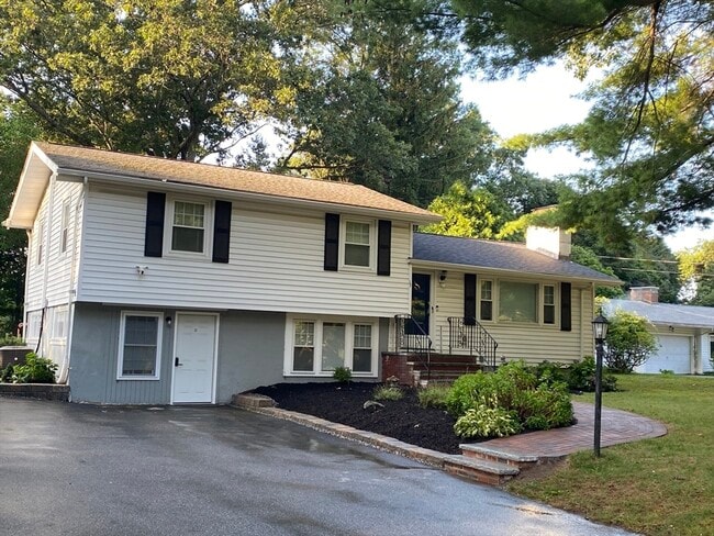 Photo - 15 Winchester Dr