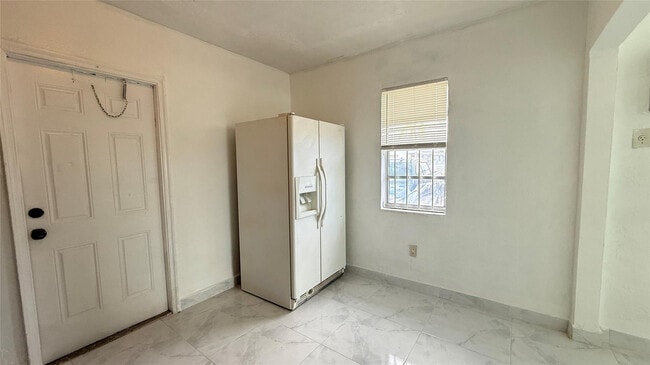 Photo - 832 NW 10th St