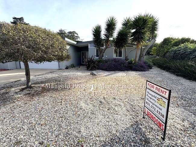 Building Photo - Beautiful 3-Bed, 2 Bath Mission Fields Home in Carmel-by-the-Sea with Modern Kitchen and Hardwood...