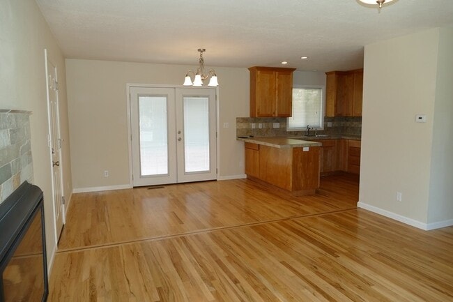 Photo - SE Garrett Dr - Milwaukie 3 bedroom with hardwood floors