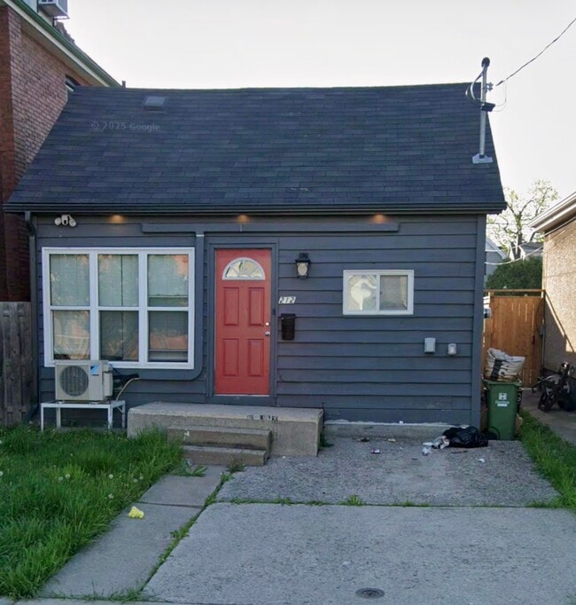 Building Photo - Fabulous 2 Bedroom Single Family Home