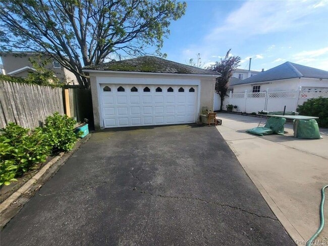 Photo - 69-35 Hessler Ave