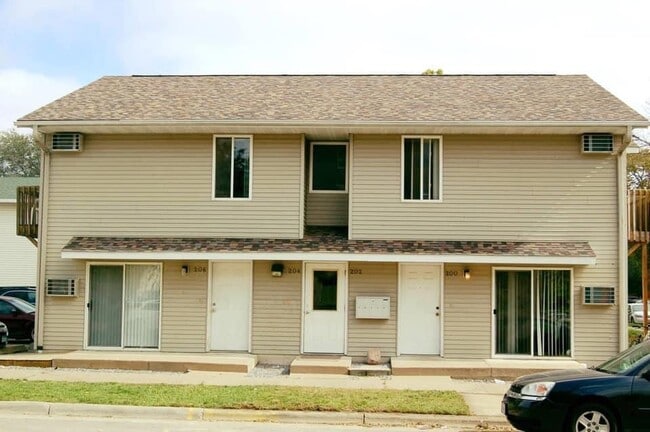 Building Photo - 202 10th St N Unit 206