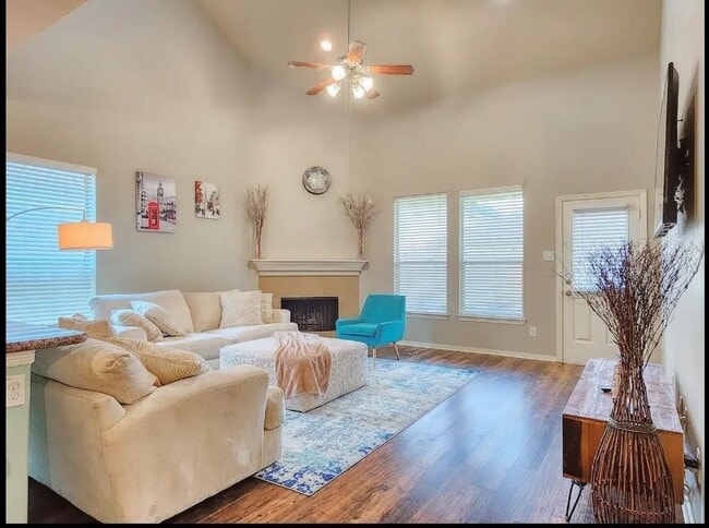 Photo - 2706 Lakecrest Way Dr