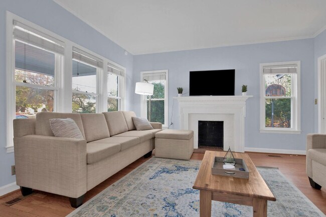 Building Photo - 1713 Fort Bragg Rd Unit ID1367383P