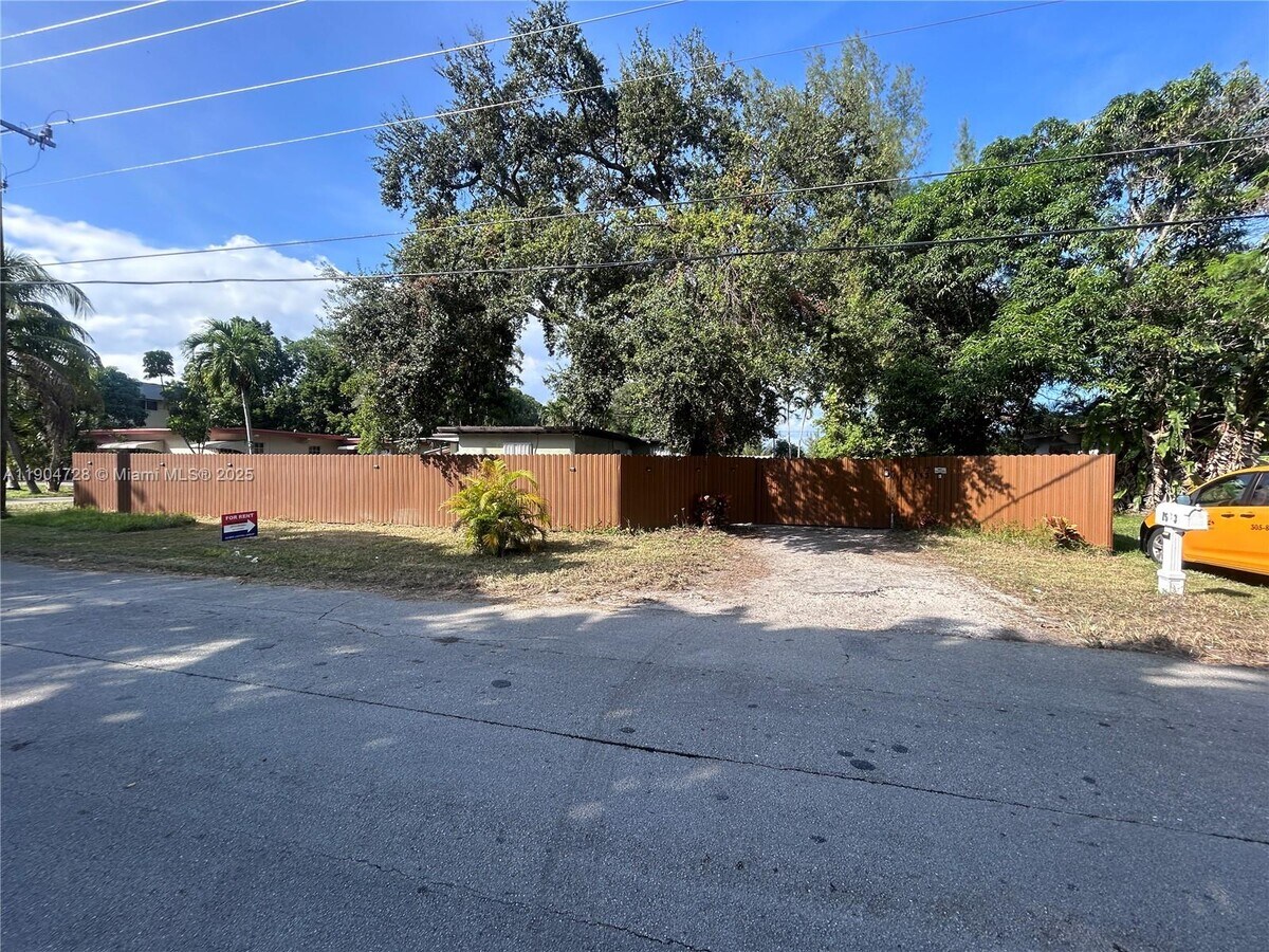 Photo - 1543 NE 144th St Unidad 1