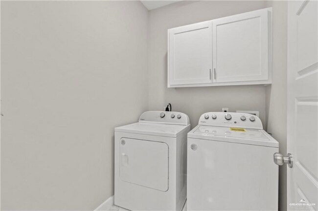 Photo - 2713 E Israel Ave Unidad 1