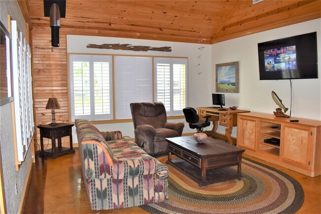 Photo - 412 Pecan St