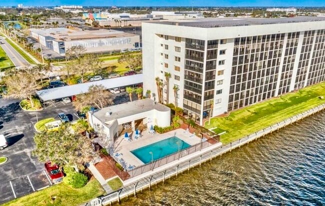 Building Photo - 250 S Sykes Creek Pky Unit B309