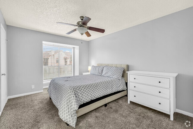 2BR, 2BA - 1100SF