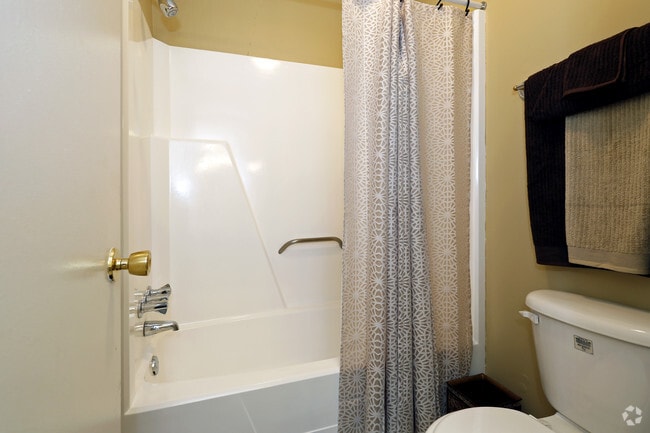 2Bd, 1Ba: 900 Sq Ft