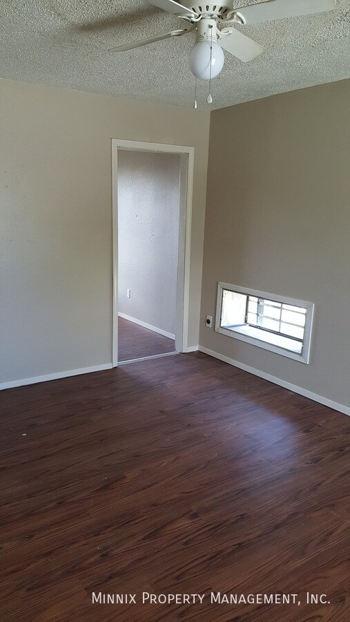 Photo - 310 E Lynn St