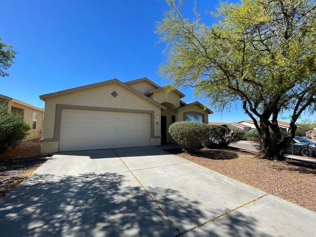 Building Photo - Charming Corner Lot - 4 Bedroom/ 2 Bathroom