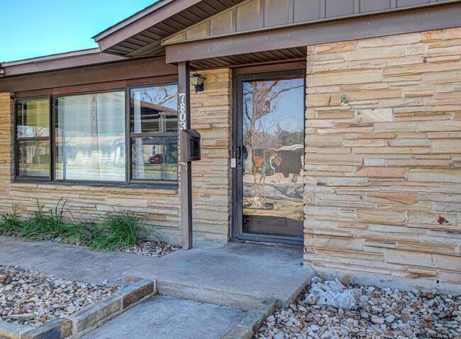Photo - 7803 Lazy Ln House