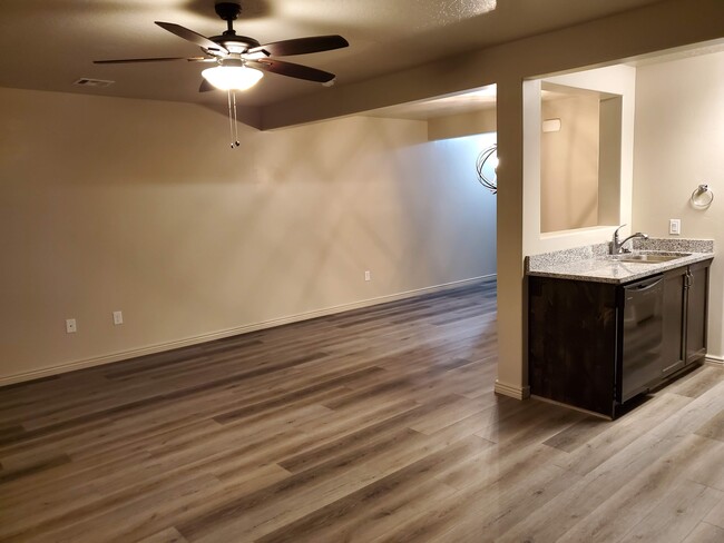Photo - 1000 Bluff View Dr