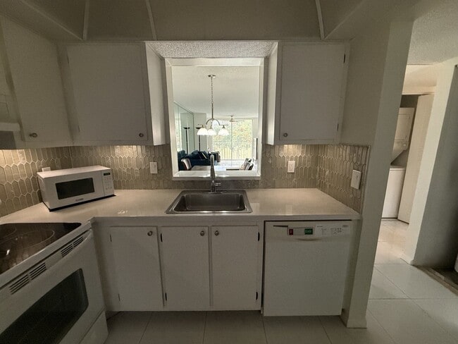 14307 Bedford Dr Unit 302