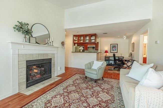 701 Harbor House Dr
