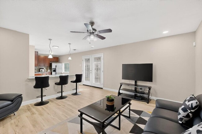 Photo - 136 Yorkshire Dr Unidad SI ID1492679P