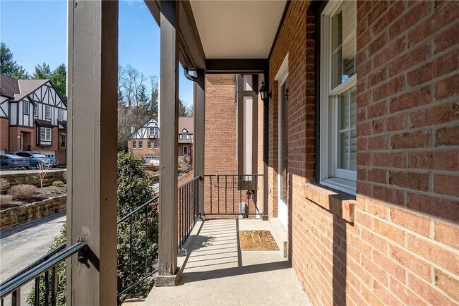 Photo - 302 Kingsberry Cir