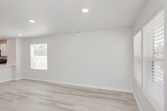 Photo - 2 Bedroom Cottage Now Available!