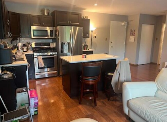 Kitchen - 1300 S Arlington Ridge Rd Unit 103