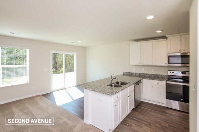 Photo - 336 Sundew Rd