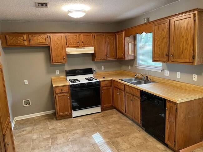 Photo - 716 Rosewood Dr