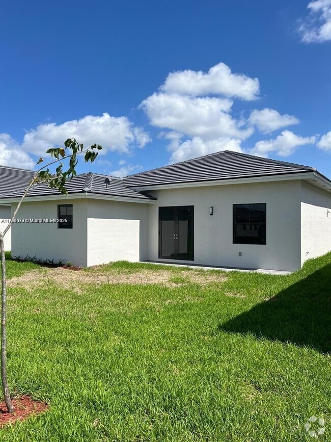 Building Photo - 14430 SW 18th St Rental