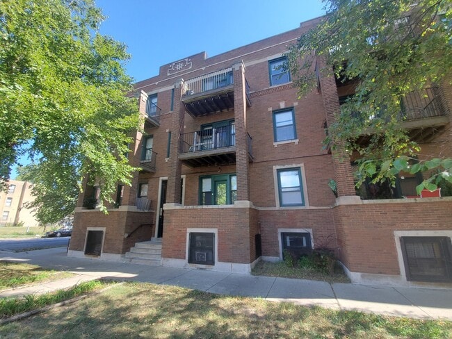 Building Photo - 5003 S Prairie Ave Unit 5003C